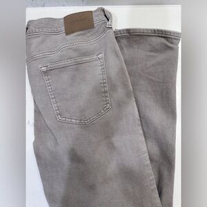 Express Men’s Skinny Warm Gray Hyper
Stretch Jeans